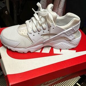 White Nike Huarache